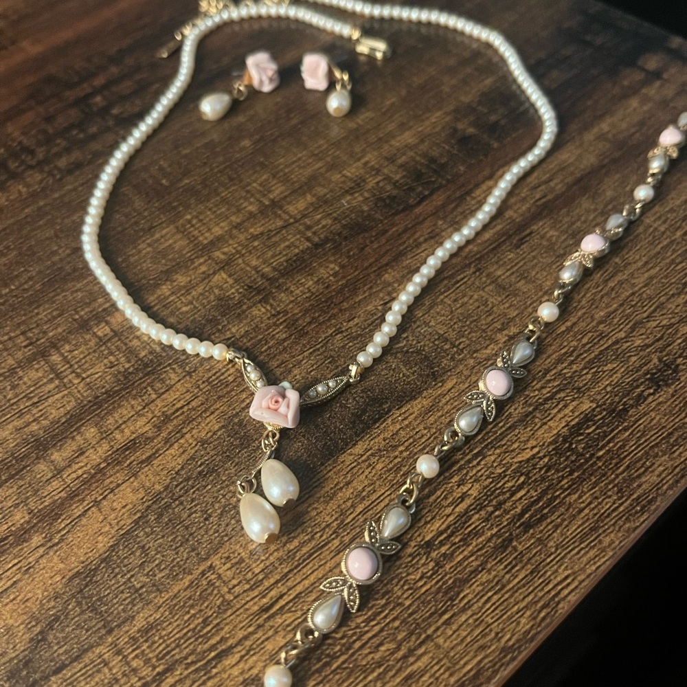 Complete pearl:rose set